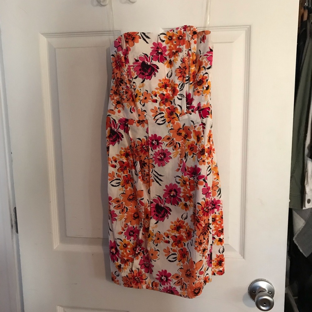 Women’s floral strapless dress